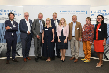 Die Präsidentinnen und Präsidenten der Kammern in Hessen bei der Podiumsdiskussion in der Handwerkskammer Wiesbaden am 12. September 2023